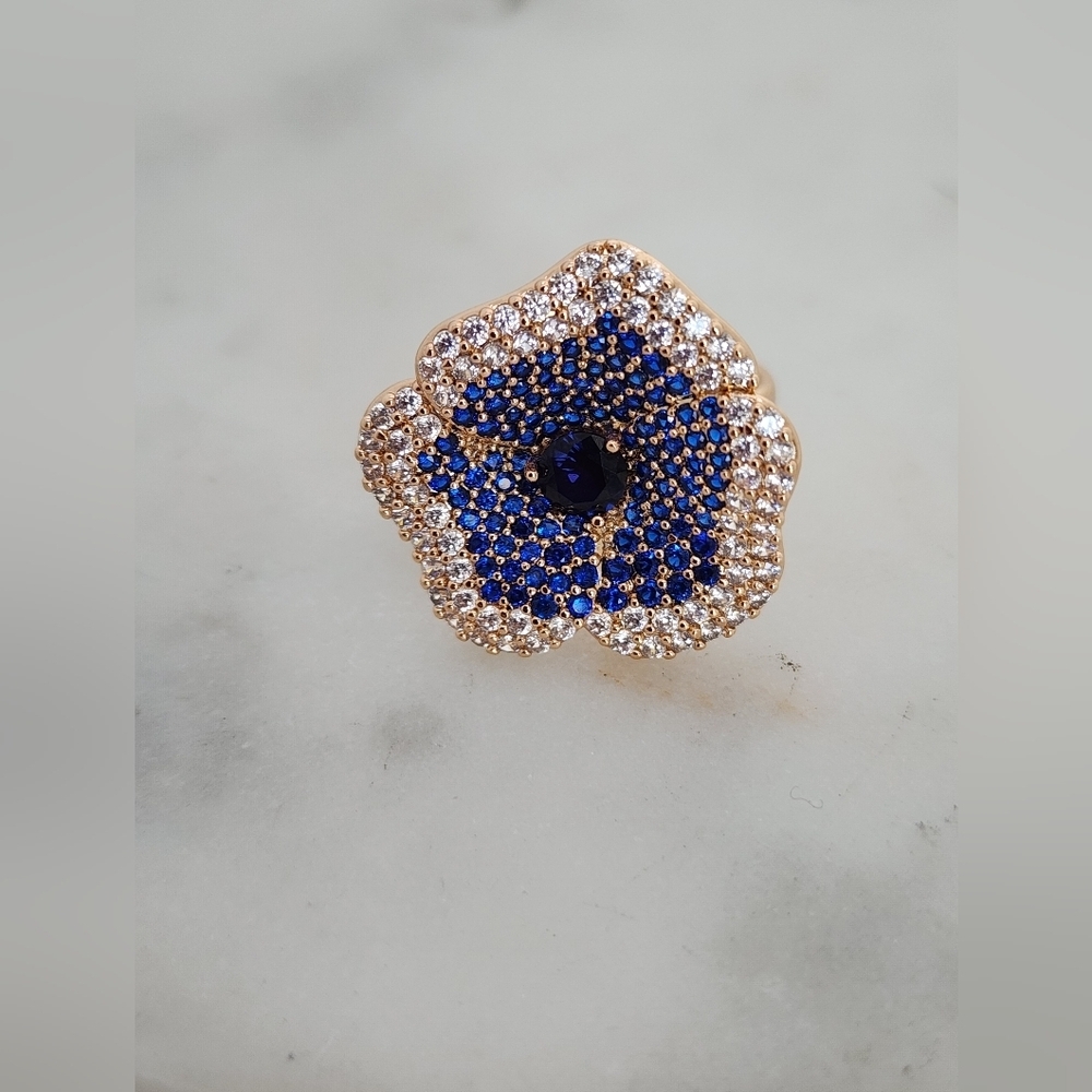 Elegant Blue and Rose Gold Color Flower Ring